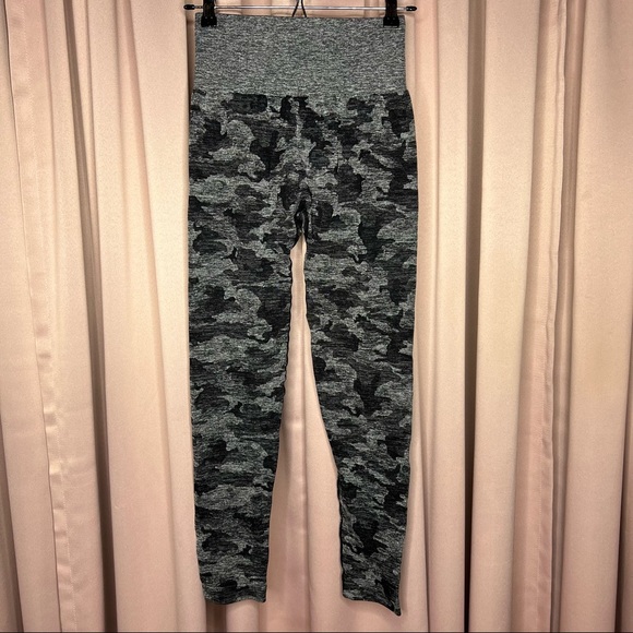 Seamless camo scrunch butt legging - Picture 1 of 4